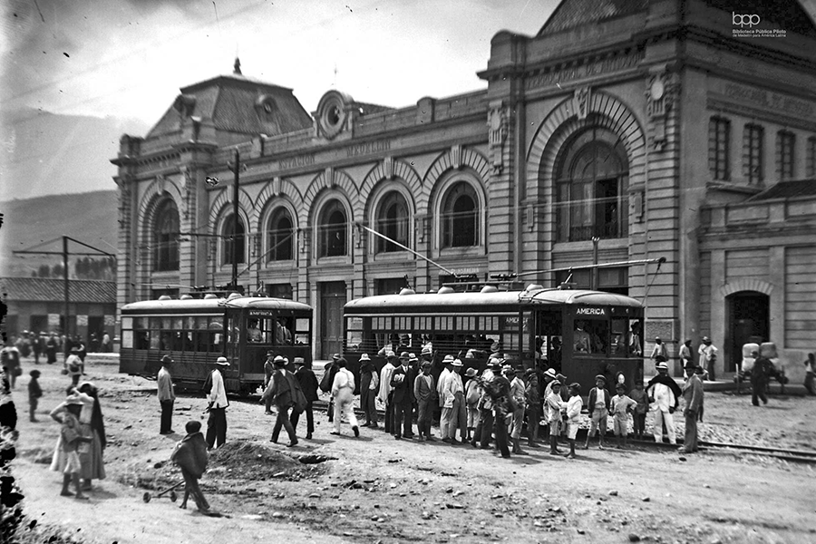 Articulo II Tranvia en la Estacion Medellin 1923 Foto Benjamin de la Calle